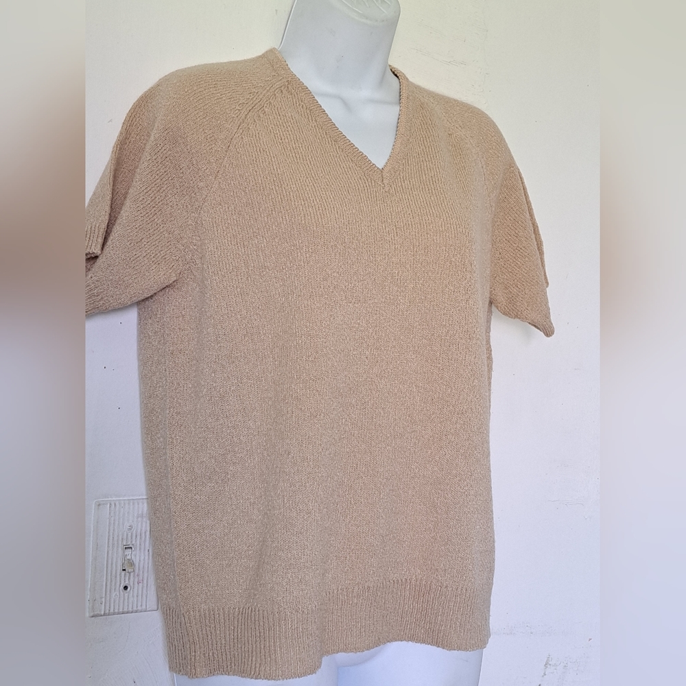White stag med. Short sleeve sweater